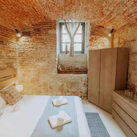 1820 Apartment *