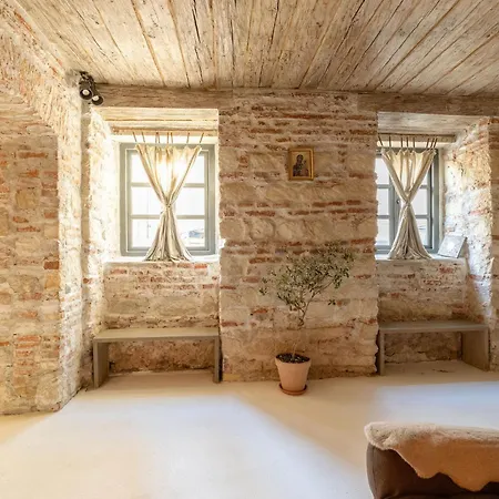 1820 Apartment