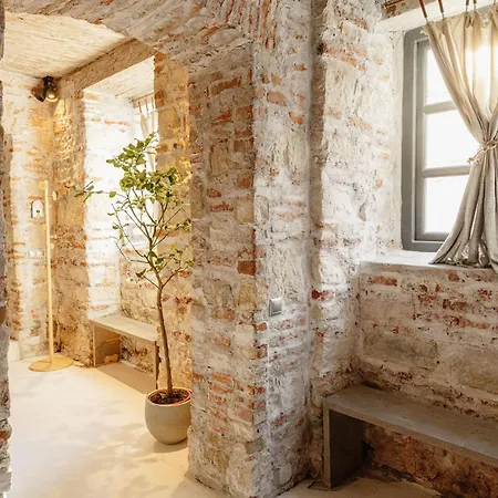 1820 Apartment