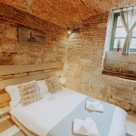 1820 Apartment